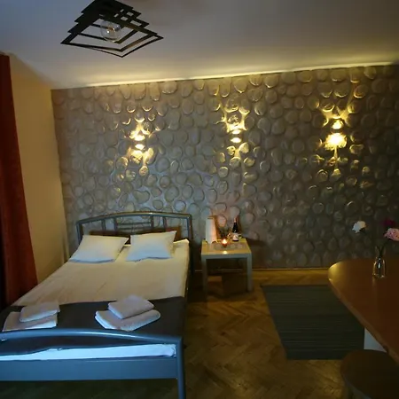 Apartment Zlota 60 *